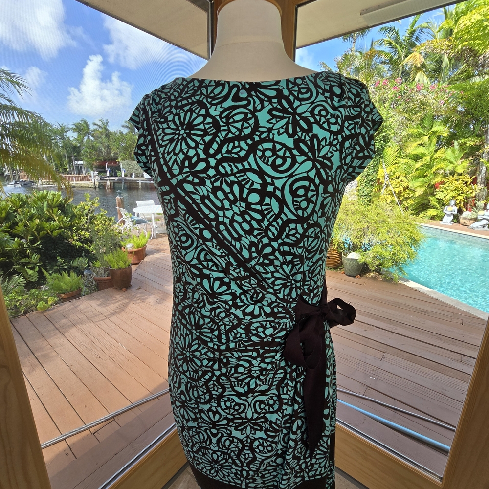 Just...Taylor Black and Blue Sheath Dress with Flutter Sleeves